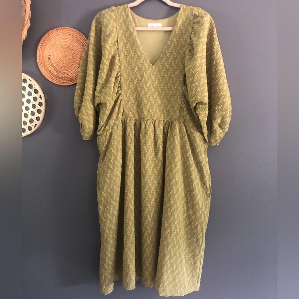Ophelia Roe beautiful dress